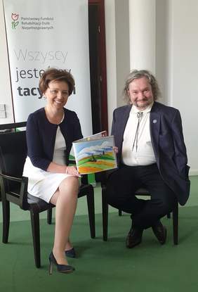 Pokaż zdjęcie: Marlena Maląg - Prezes Zarządu PFRON oraz Artysta Stanisław Kmiecik