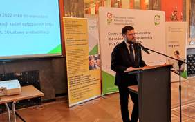 Pokaż zdjęcie: Dyrektor Departamentu ds. Współpracy z Organizacjami Pozarządowymi PFRON Kamil Bobek