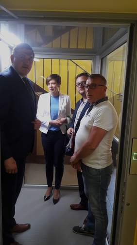 Pokaż zdjęcie: Uroczystość przekazania windy dla uczniów Zespołu Szkół Ponadgimnazjalnych w Jarocinie