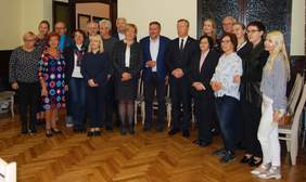 Pokaż zdjęcie: Uczestnicy spotkania w siedzibie Małopolskiego Oddziału PZG