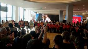 Pokaż zdjęcie: Uroczystość otwarcia wystawy „Gdy w sercu kwitnie muzyka" w Centrum Handlowym Avenida w Poznaniu