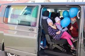 Pokaż zdjęcie: Uroczystość przekazania busa dla wychowanków Przedszkola Samorządowego w Starym Mieście