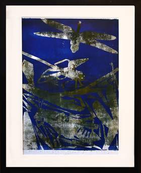 Na zdjęciu znajduje się praca plastyczna, która zdobyła II miejsce w kategorii „Rysunek i grafika” w Ogólnopolskim Konkursie Plastycznym "Sztuka Osób Niepełnosprawnych". Na niebieskim tle znajdują się srebrne zarysy owadów. 