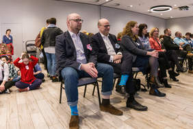 Pokaż zdjęcie: Dwie różne, kolorowe skarpetki stały sie symbolem tego dnia