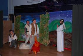 Uczestnicy spotkania Bożonarodzeniowego w WTZ Caritas w Ropczycach