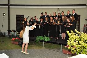 Pokaż zdjęcie: Występ artystyczny podczas XXII Koncertu w wirydarzu