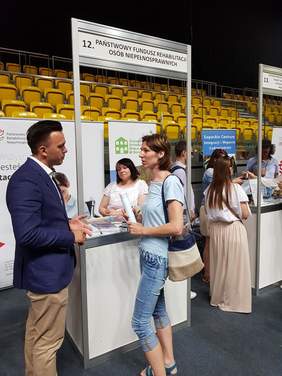 Pokaż zdjęcie: Gdyńskie Targi Pracy, Edukacji i Przedsiębiorczości - Stanowisko PFRON