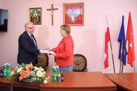 Pokaż zdjęcie: Wacław Ligęza, Burmistrz Bobowej oraz Marta Mordarska, Dyrektor Małopolskiego Oddziału PFRON