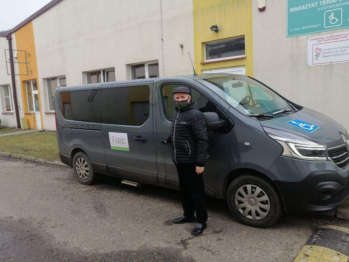 Pokaż zdjęcie: Bus z dofinansowaniem ze środków PFRON dla uczestników Warsztatu Terapii Zajęciowej w Ostrzeszowie