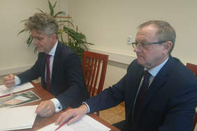 Pokaż zdjęcie: Komisji przewodniczył senator Krzysztof Słoń 