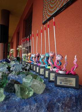 Pokaż zdjęcie: Statuetki dla uczestników Zawodów Wędkarskich zrobione przez WTZ os. Górali