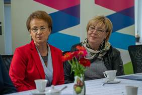 Pokaż zdjęcie: Od lewej: Starosta Maria Gubała oraz dyrektor Marta Mordarska 