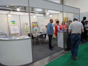 Pokaż zdjęcie: stoisko informacyjne PFRON obsługiwane przez pracowników Oddziału Łódzkiego