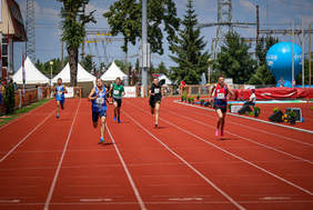 Pokaż zdjęcie: Zawodnicy w trakcie biegu