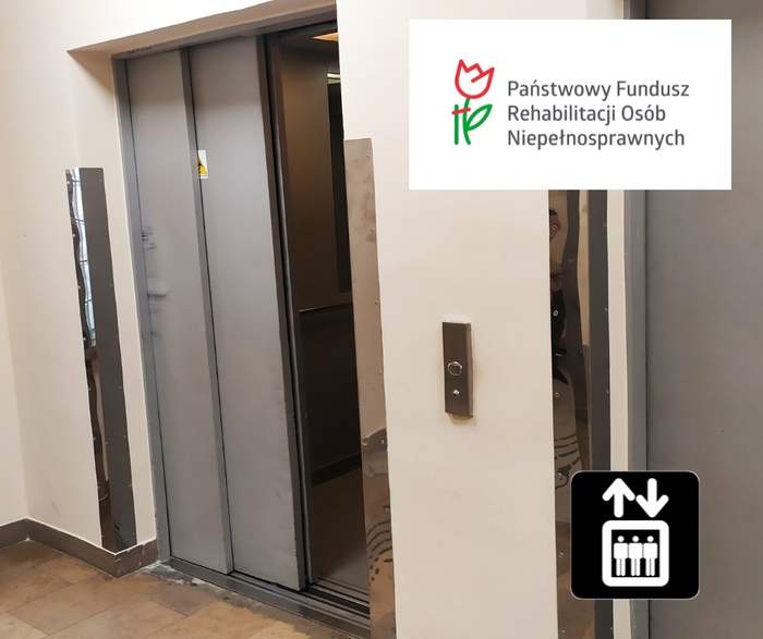 Pokaż zdjęcie: Widok na drzwi wind, jest też wklejone logo PFRON, symbol graficzny inny