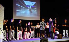 Pokaż zdjęcie: Występ artystyczny członków orkiestry 