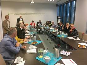 Pokaż zdjęcie: Obrady przedstawicieli Oddziału Pomorskiego PFRON, WUP w Gdańsku i Komisji ds. Pracy i Polityki Socjalnej Polsko - Rosyjskiej Rady ds. Współpracy Regionów RP z Obwodem Kaliningradzkim, prezentyacja PFRON