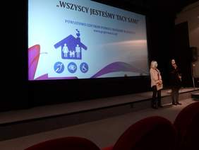 Pokaż zdjęcie: Spotkania profilaktyczno-edukacyjne dla uczniów pt.: „Wszyscy jesteśmy tacy sami” w Rawiczu