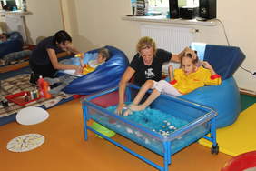 Pokaż zdjęcie: Uczestnicy projektu „Rehabilitacja społeczna dzieci i młodzieży szansą na samodzielność”