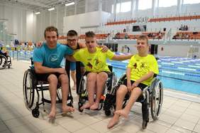 Pokaż zdjęcie: zawodnicy I ogólnopolskiego mitingu pływackiego