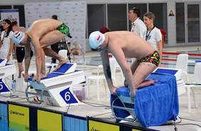 Pokaż zdjęcie: zawodnicy I ogólnopolskiego mitingu pływackiego