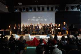 Pokaż zdjęcie: Przyjaciele Stowarzyszenia nagrodzeni statuetkami