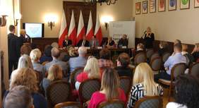 Pokaż zdjęcie: uczestnicy konferencji w Łodzi pn. Koalicja na rzecz osób niepełnosprawnych