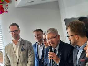 Pokaż zdjęcie: Składanie świątecznych życzeń 