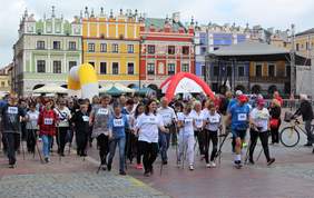 Pokaż zdjęcie: Start biegu w kategorii nordic walking
