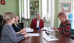 Pokaż zdjęcie: Podpisanie umowy