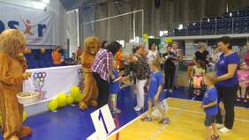 Pokaż zdjęcie: Puchary dla najleprzych sportowców