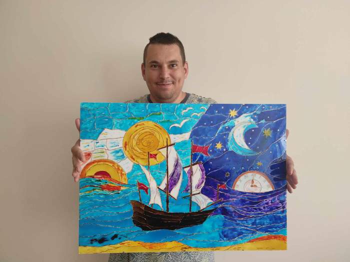 Pokaż zdjęcie: Pan Mateusz Gal ze swoją pracą pt. "Życie jest podróżą"