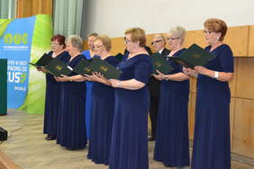 Pokaż zdjęcie: Chór "Legenda" ze Stawigudy