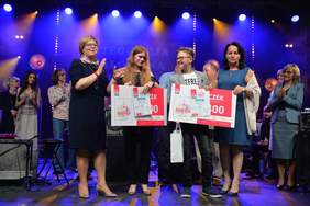 Pokaż zdjęcie: Finał 11. Festiwalu Piosenki „Integracja malowana dźwiękiem” 