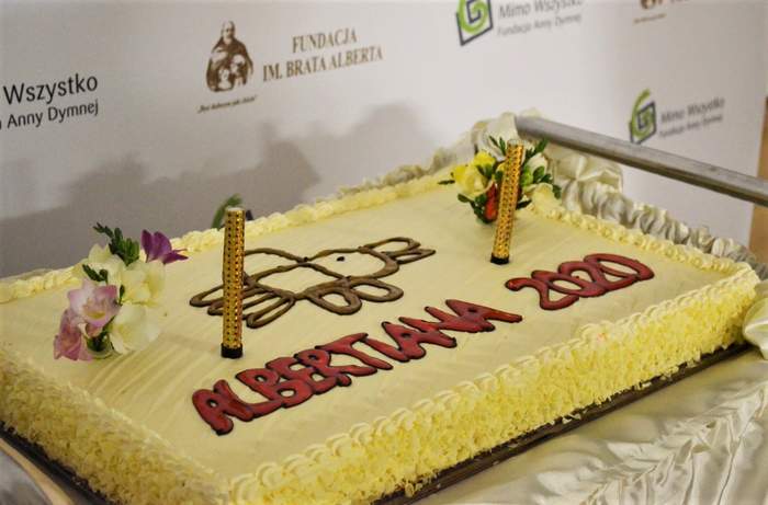 Pokaż zdjęcie: Tort z okazji Gali Finałowej Albertiany 2020