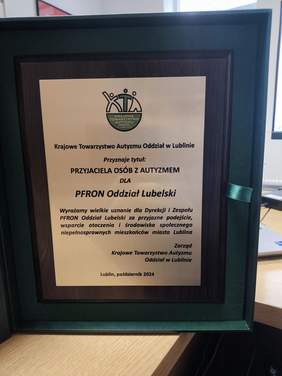 Pokaż zdjęcie: Krajowe Towarzystwo Oddział w Lublinie   przyznaje tytuł przyjaciela osób z autyzmem. Wyrażamy wielkie uznanie dla dyrekcji i zespołu PFRON za przyjazne podejście, wsparcie otoczenia środowiska osób z niepełnosprawnościami.