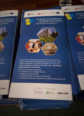Pokaż zdjęcie: ulotka promocyjna projektu ,,Wypracowanie i pilotażowe wdrożenie modelu kompleksowej rehabilitacji umożliwiającej podjęcie lub powrót do pracy"