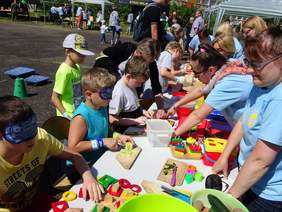 Pokaż zdjęcie: Poznawanie przez zabawę