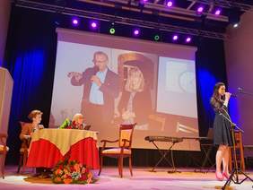 Pokaż zdjęcie: Występ artystyczny