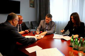 Zawarcie umowy w ramach Programu "Stabilne zatrudnienie" z przedstawicielami Powiatu Mieleckiego