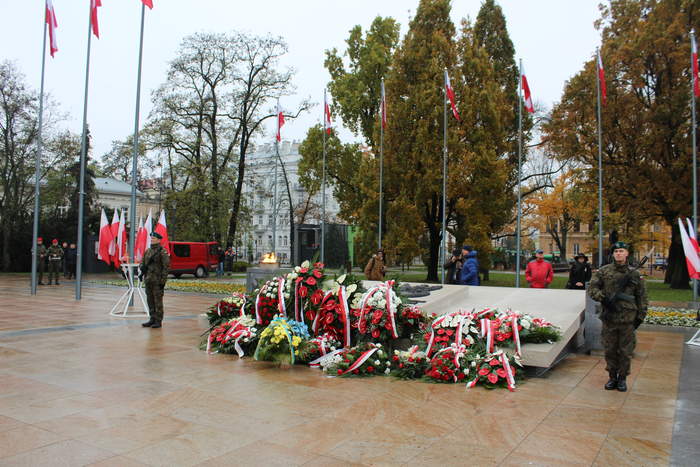 Pokaż zdjęcie: Złożone wieńce