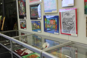 Pokaż zdjęcie: Wystawa pokonkursowa Ogólnopolskiego Konkursu Plastycznego „Sztuka Osób Niepełnosprawnych” – „Niepodległa bez barier – od morza do Tatr”