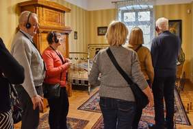 Pokaż zdjęcie: Ekspozycja w Muzeum Narodowym Rolnictwa i Przemysłu Rolno-Spożywczego w Szreniawie dla osób z wadą wzroku