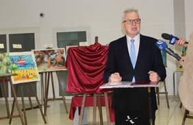 Pokaż zdjęcie: Krzysztof Michałkiewicz Prezes PFRON