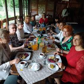 Pokaż zdjęcie: Po ćwiczeniach odbyło sie spotkanie integracyjne