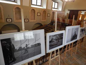 Pokaż zdjęcie: Wystawa fotograficzna Krzysztofa Gołucha pt. Co siódmy