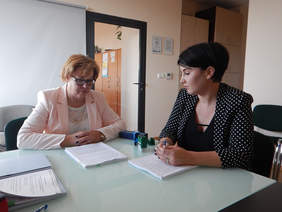 Pokaż zdjęcie: od lewej: Marta Mordarska, Dyrektor Małopolskiego Oddziału PFRON oraz Monika Cyboran-Trzebińska, Prezes Zarządu Fundacji Sustinae