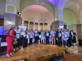 Pokaż zdjęcie: Na scenie wszyscy nagrodzeni w konkursie regionalnym