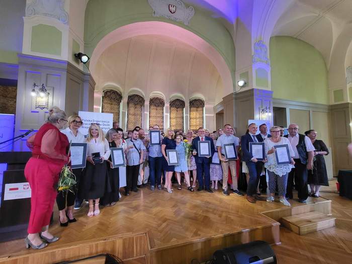 Pokaż zdjęcie: Na scenie wszyscy nagrodzeni w konkursie regionalnym