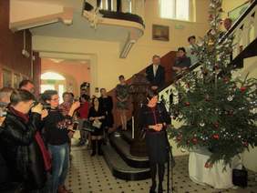 Pokaż zdjęcie: Uroczystość przekazania busa dla mieszkańców Domu Pomocy Społecznej w Psarskim